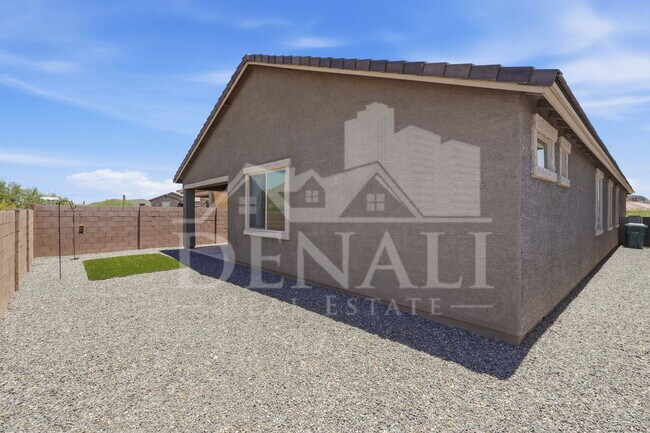 Building Photo - 4220 S Macy Cir