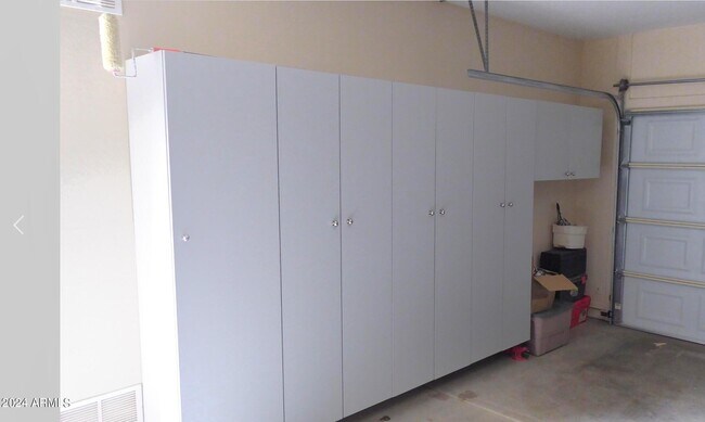 Building Photo - 12511 W Glenrosa Dr
