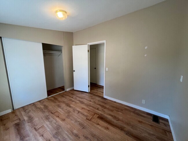 Building Photo - Country 3-bdr/2-bath with huge yard in Crooked River Ranch!