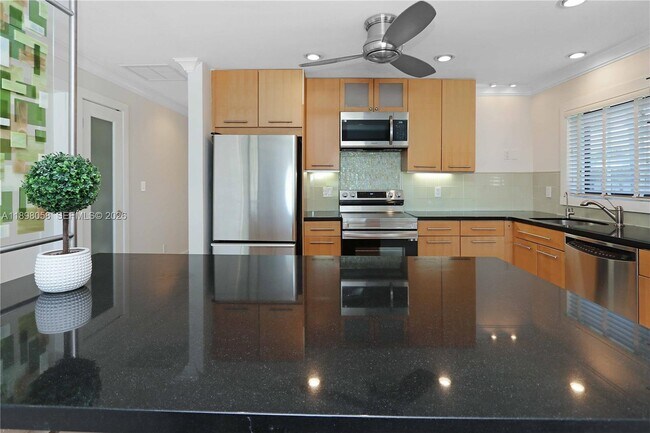 Building Photo - 1410 Polk St