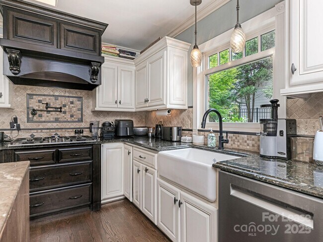Building Photo - 3515 Foxcroft Rd