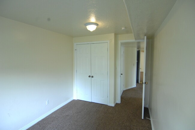 Building Photo - Great 4 Bedroom Now Available