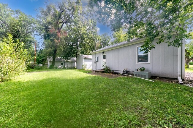 Building Photo - 2213 Blaker Dr