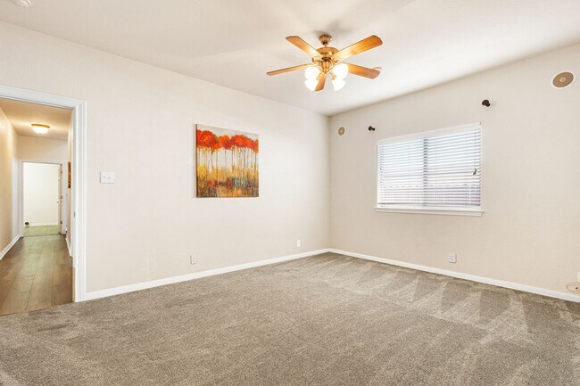 Building Photo - Corner Lot Beauty in Stone Oak Area