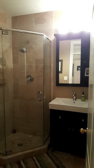 Building Photo - 1626 5th St NW