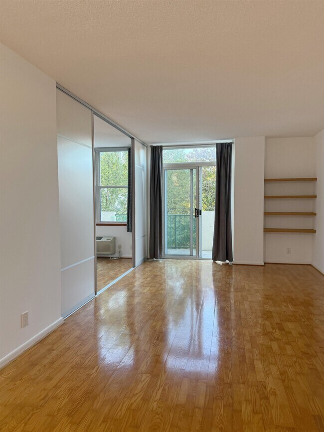 Building Photo - 200 Grand Cove Way
