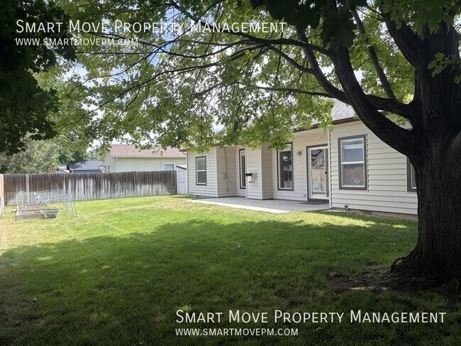 Building Photo - 682 Criterion-