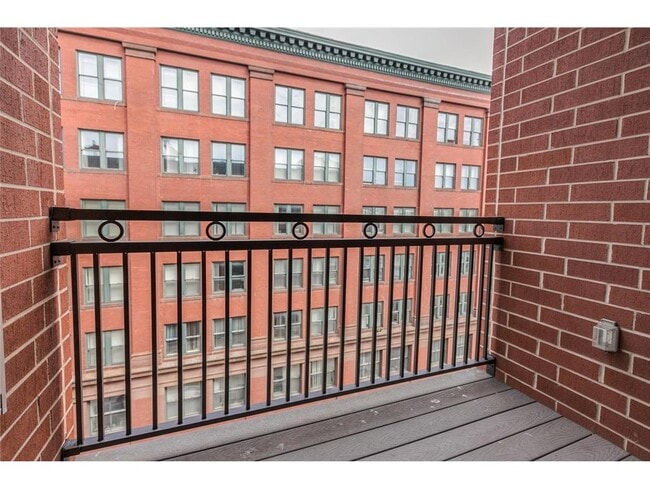 Building Photo - 270 4th St E