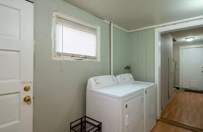 Building Photo - Only $2795/month for 4 Bedroom Campus Home