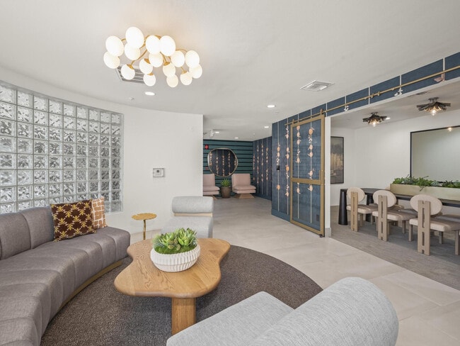 Building Photo - Maplewood