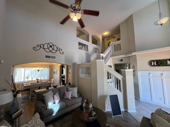 Building Photo - Charming 3-Bed, 2.5-Bath Home with Cozy Fi...
