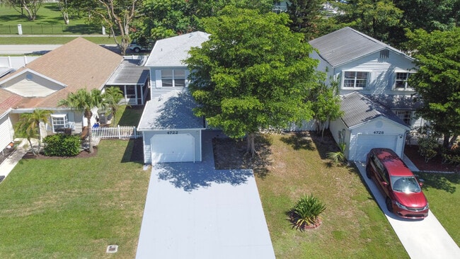 Building Photo - 4722 Lakeside Cir