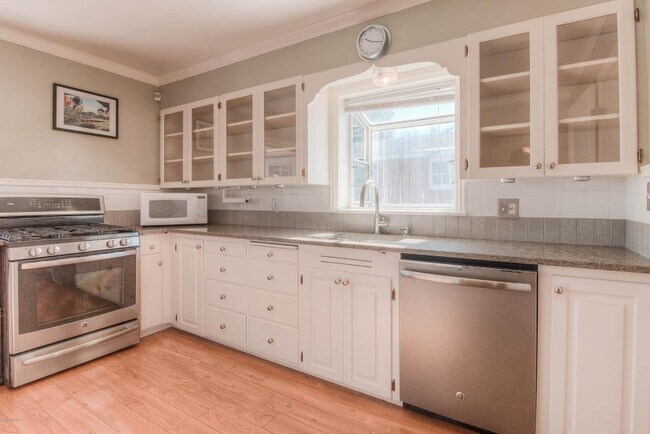 Building Photo - Beautiful Home Near Franklin Park