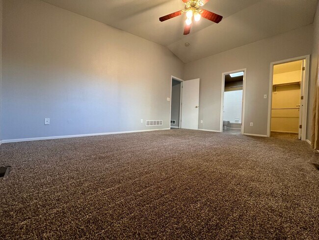 Building Photo - Lovely Ranch, Pikes Peak Views from Expans...