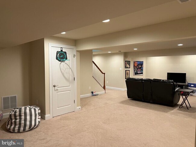 Building Photo - 8107 Kylemore Way