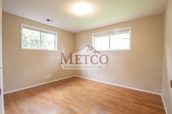 Building Photo - 07802