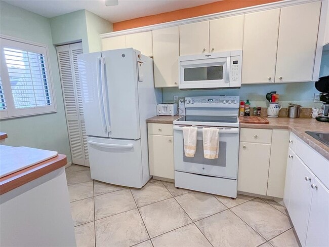 Building Photo - 690 Bird Bay Cir