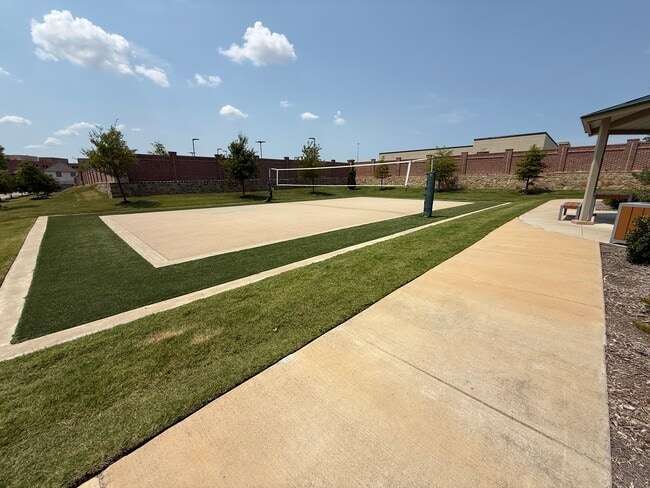 Building Photo - 620 Courtyard Ln