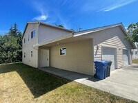 Building Photo - Schell (1410 NW Falls Creek Loop)