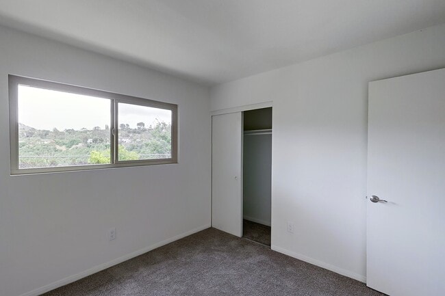 Building Photo - San Carlos West 2story with Canyon Views 5...