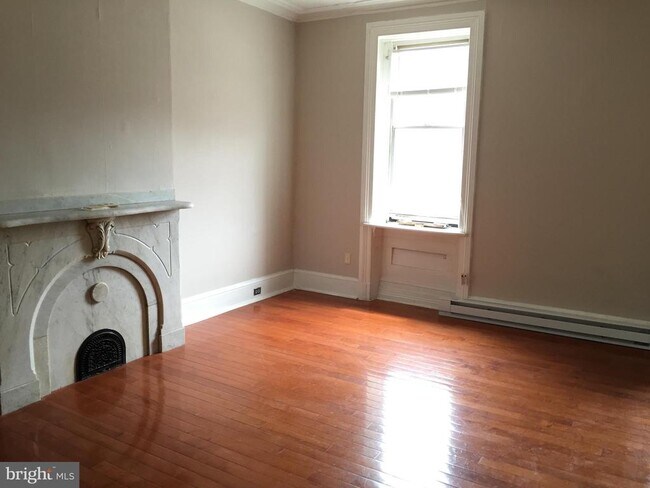 Building Photo - 1945 Poplar St