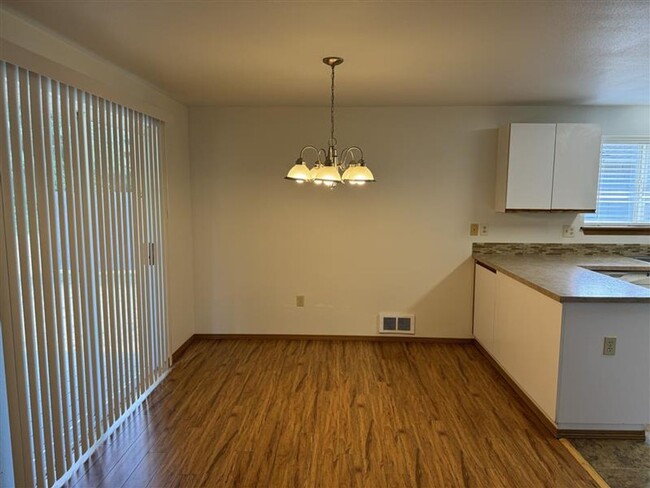 Building Photo - Beautiful 2 Bed 2 Bath home in Spanaway