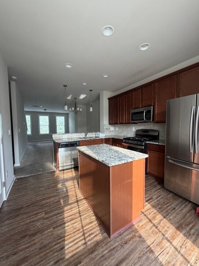Building Photo - Beautiful Townhome in Charlotte