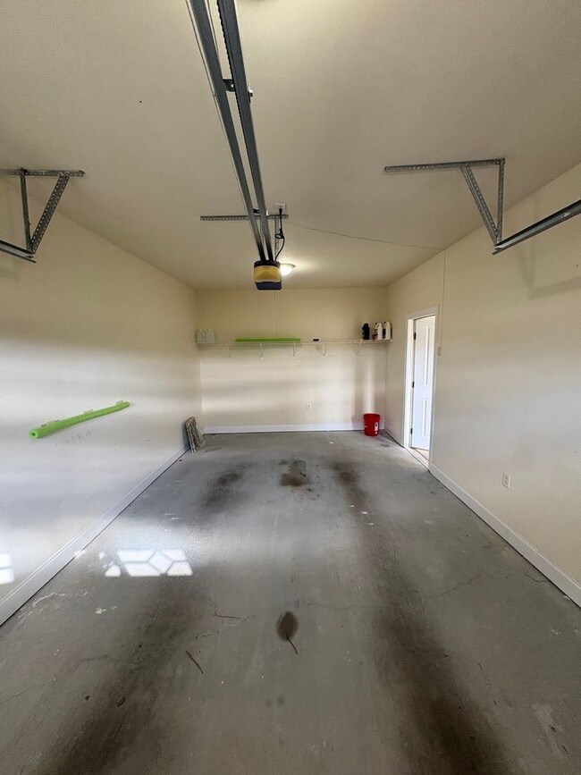 Building Photo - For Rent