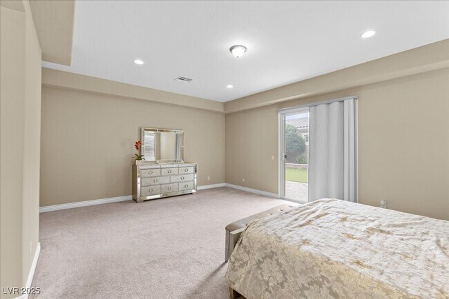 Building Photo - 11 Carolina Cherry Dr