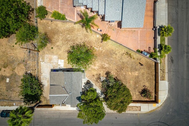 Building Photo - CUSD Home, 2BR/1BA, Modern Updates - Built...
