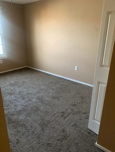 Building Photo - 8551 Castlemill Cir