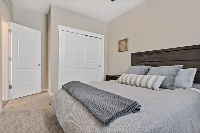Building Photo - Beautiful 3 bedroom Single Level Home _ Pe...