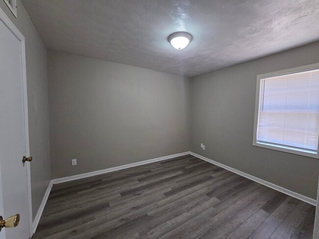Building Photo - 3021 Ashwood St