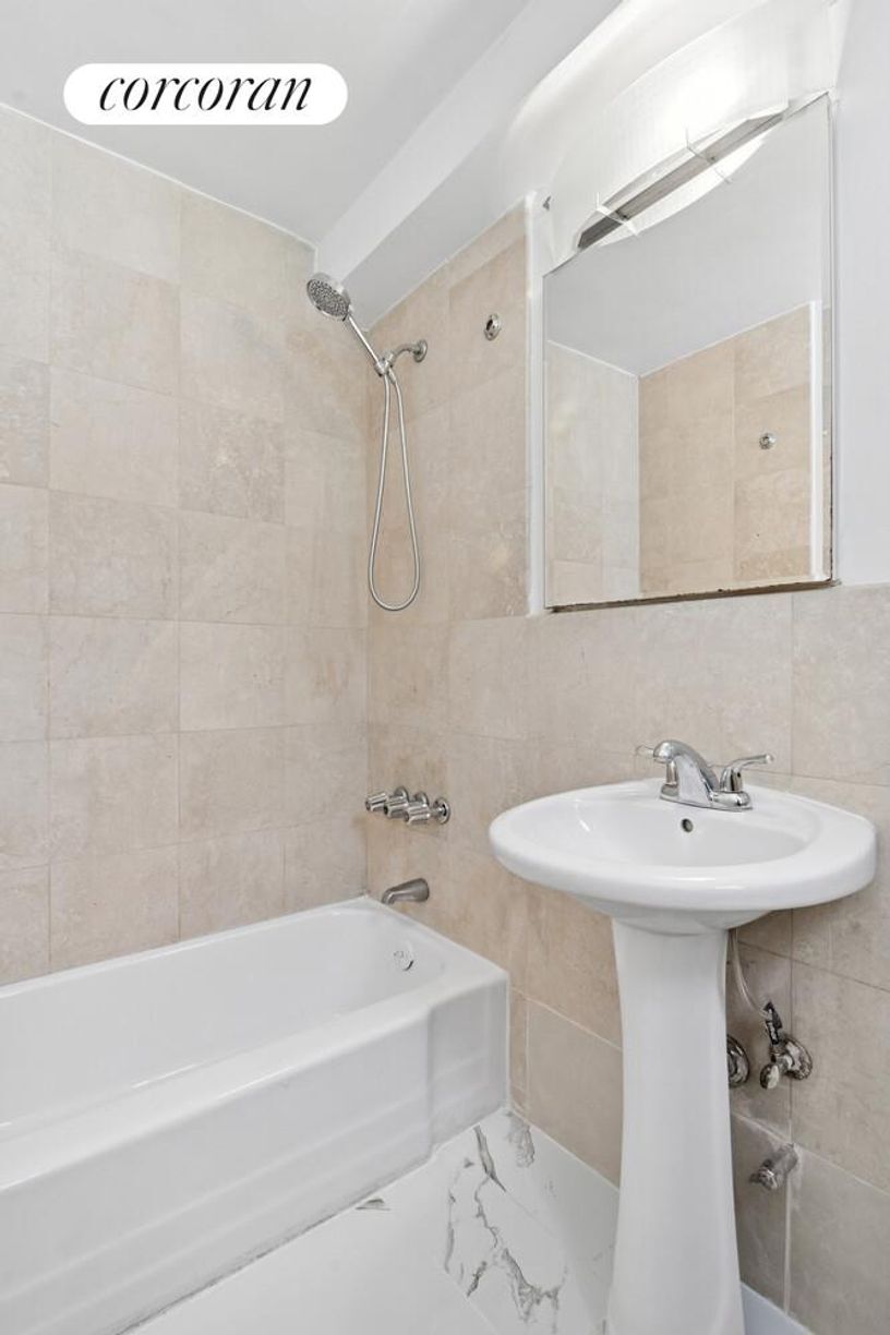 Building Photo - 401 W 56th St