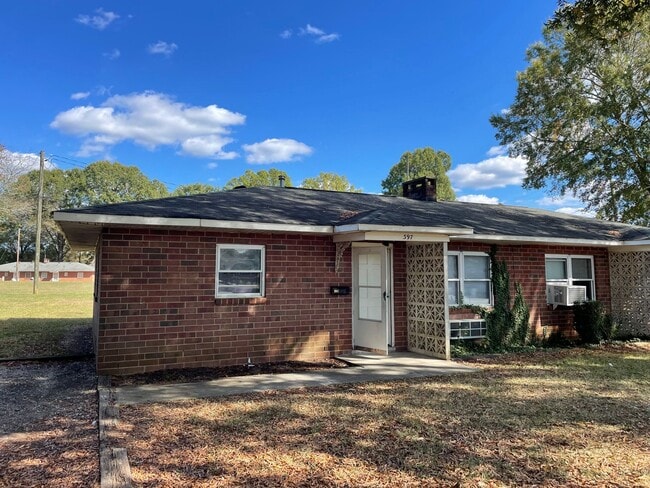 Building Photo - Updated Two Bedroom Duplex in Lincolnton