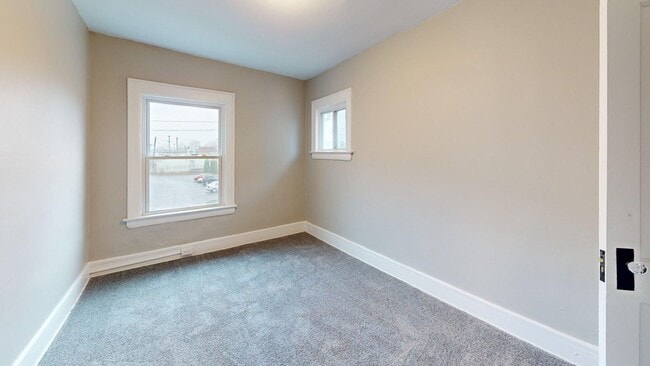 Building Photo - Edgewater Neighborhood - 3 bedroom - 2 Bat...