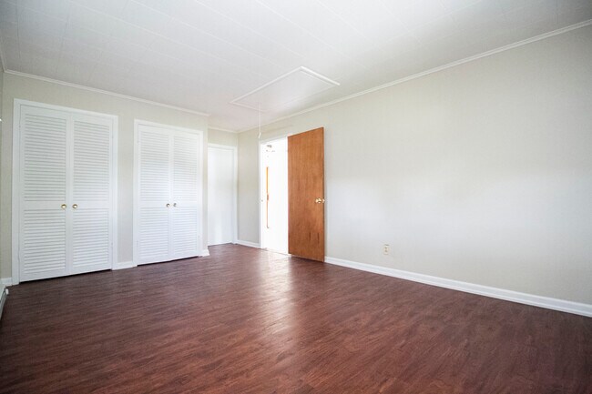 Building Photo - 3001 Edgebrook Dr