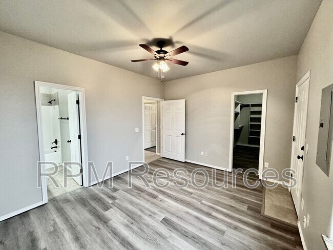 Building Photo - 113 Bison Ct Way