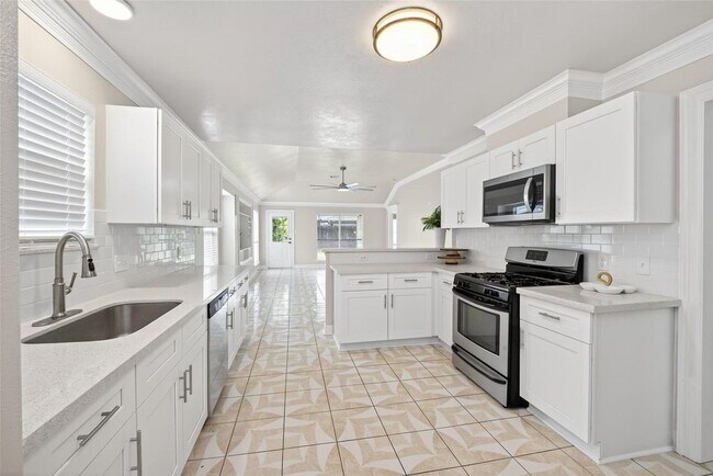 Building Photo - 12522 Magnolia Canyon