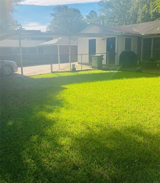 Building Photo - 3867 Faunsdale Dr