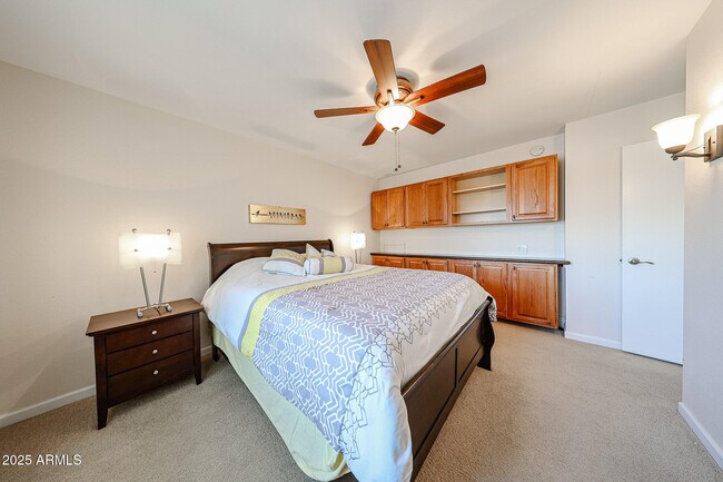 Building Photo - 10827 W Santa Fe Dr