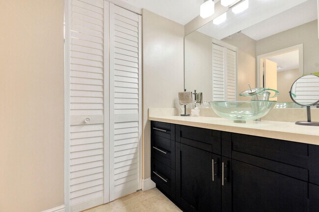 Building Photo - 6662 Boca Del Mar Dr