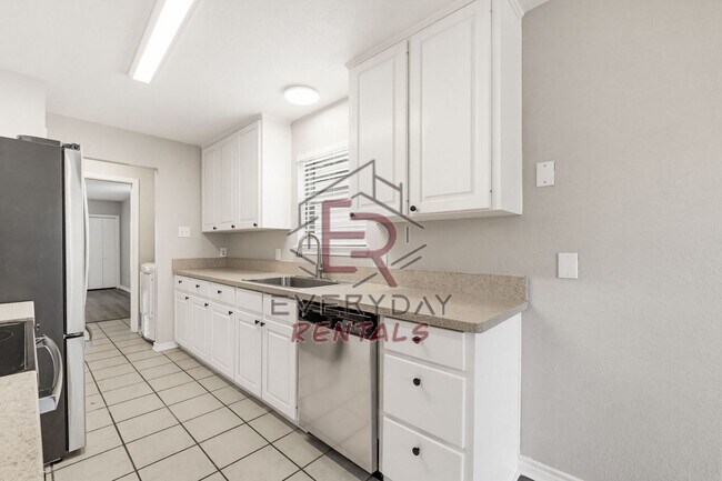 Building Photo - $500 OFF FIRST MONTHS RENT!!