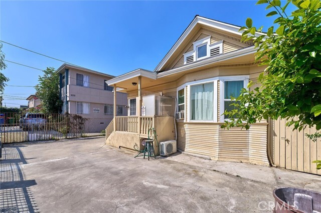 Building Photo - 1115 S Mariposa Ave