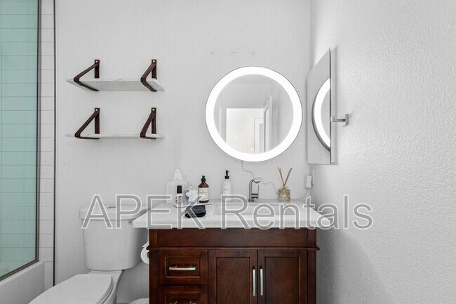 Building Photo - 2355 W Nicola Rd