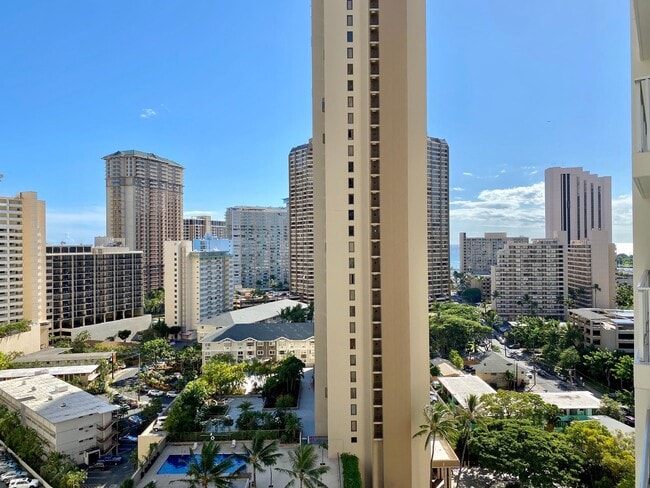 Building Photo - Renovated 1BR/1BA in Waikiki – Steps from ...