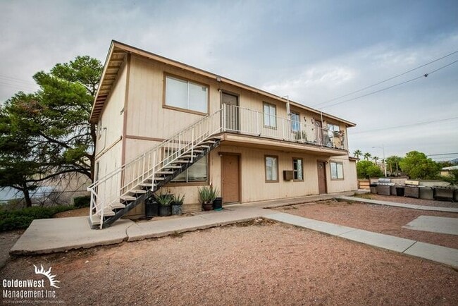 Building Photo - Renovated 2Bdm 1Ba Upstairs Apartment in Convenient Las Vegas Location - MI Special