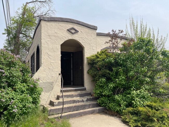 Building Photo - 1017 16th St