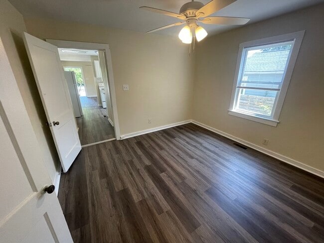 Building Photo - 1BD 1BA Duplex