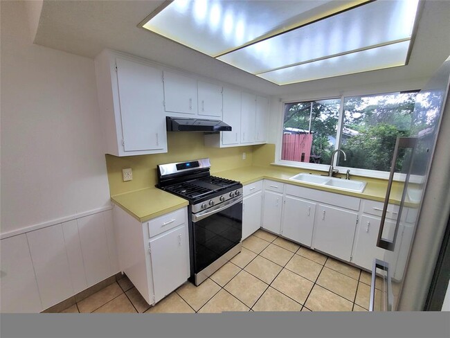 Building Photo - 914 Speer Ln